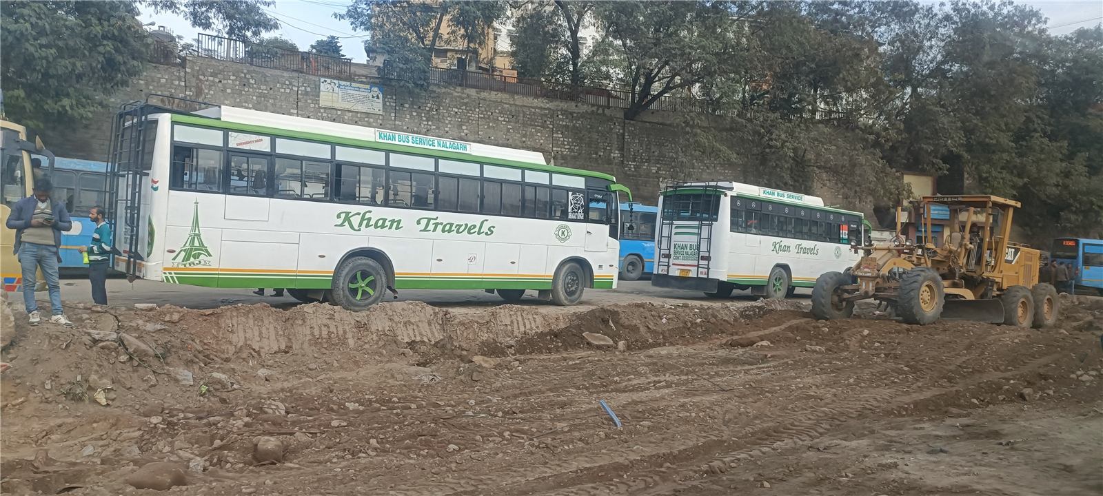 Buses, autos and waste trucks, image 5