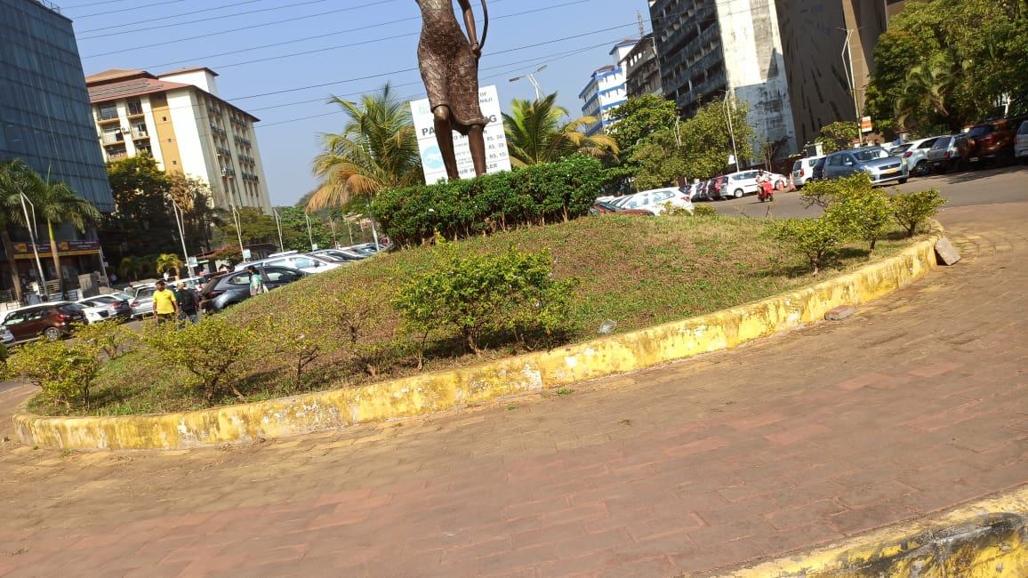 Medians, lanes and benches, image 2